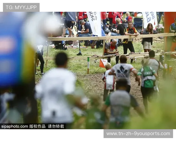 “徒步定向越野:东部新区赛场挑战极限耐力” “徒步定向越野:东部新区赛场挑战极限耐力”