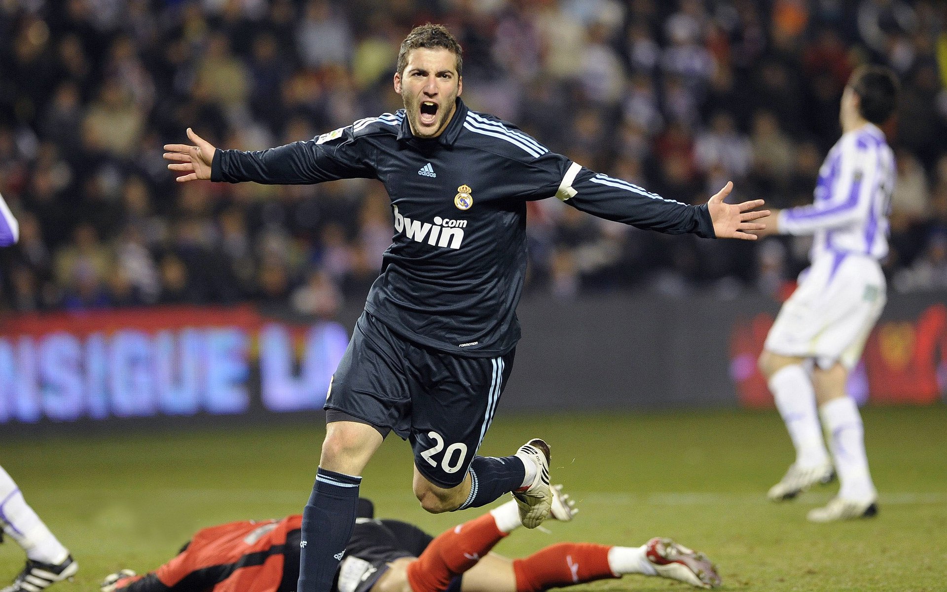 九游娱乐在线-中超球队冲刺阶段全力以赴，中超新赛季口号